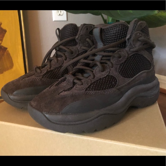 SOLD ✨ Adidas Yeezy DSRT boot OIL - Picture 2 of 8